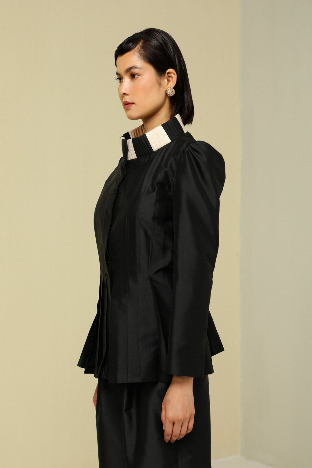 BLACK SILK PLEAT JACKET