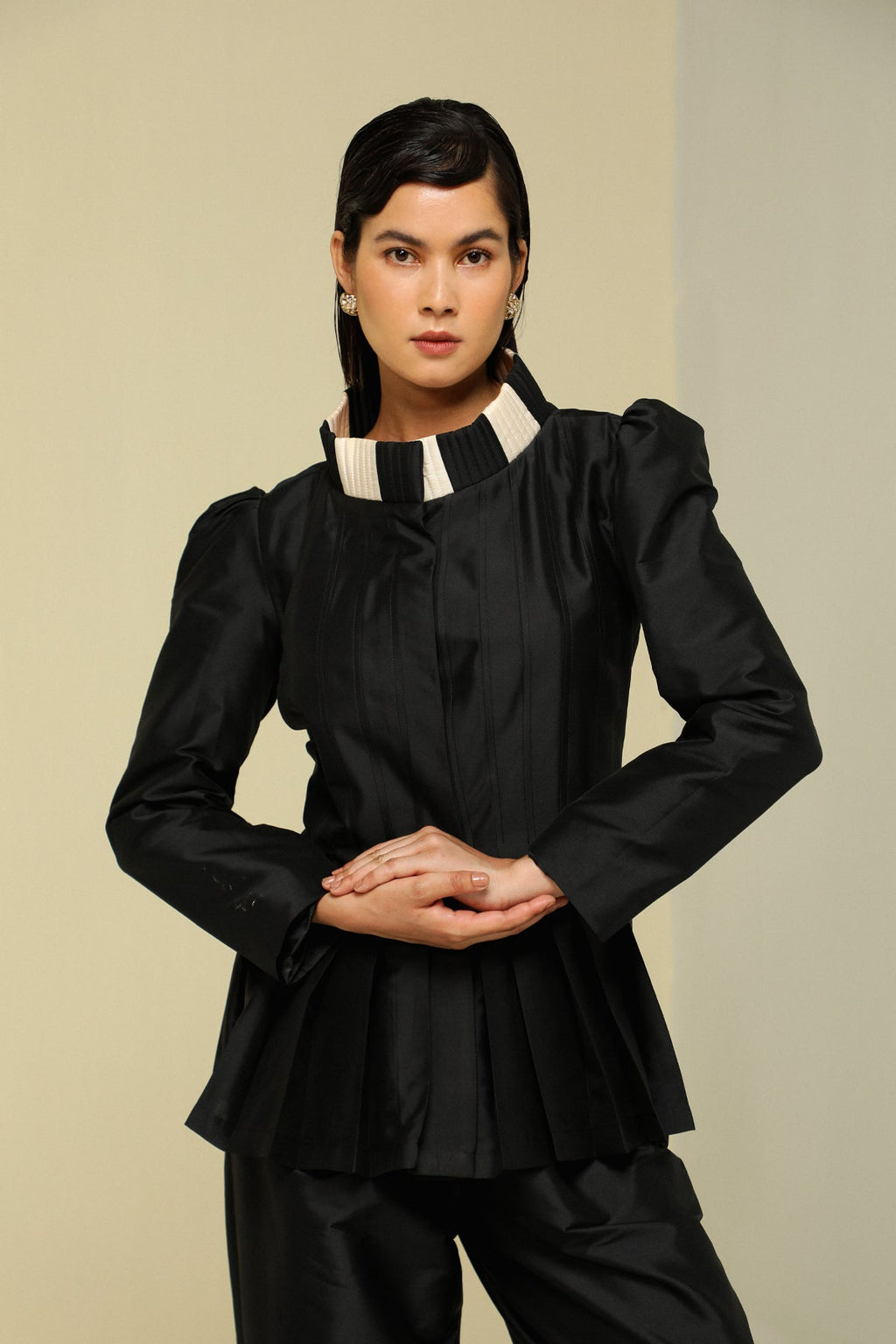 BLACK SILK PLEAT JACKET