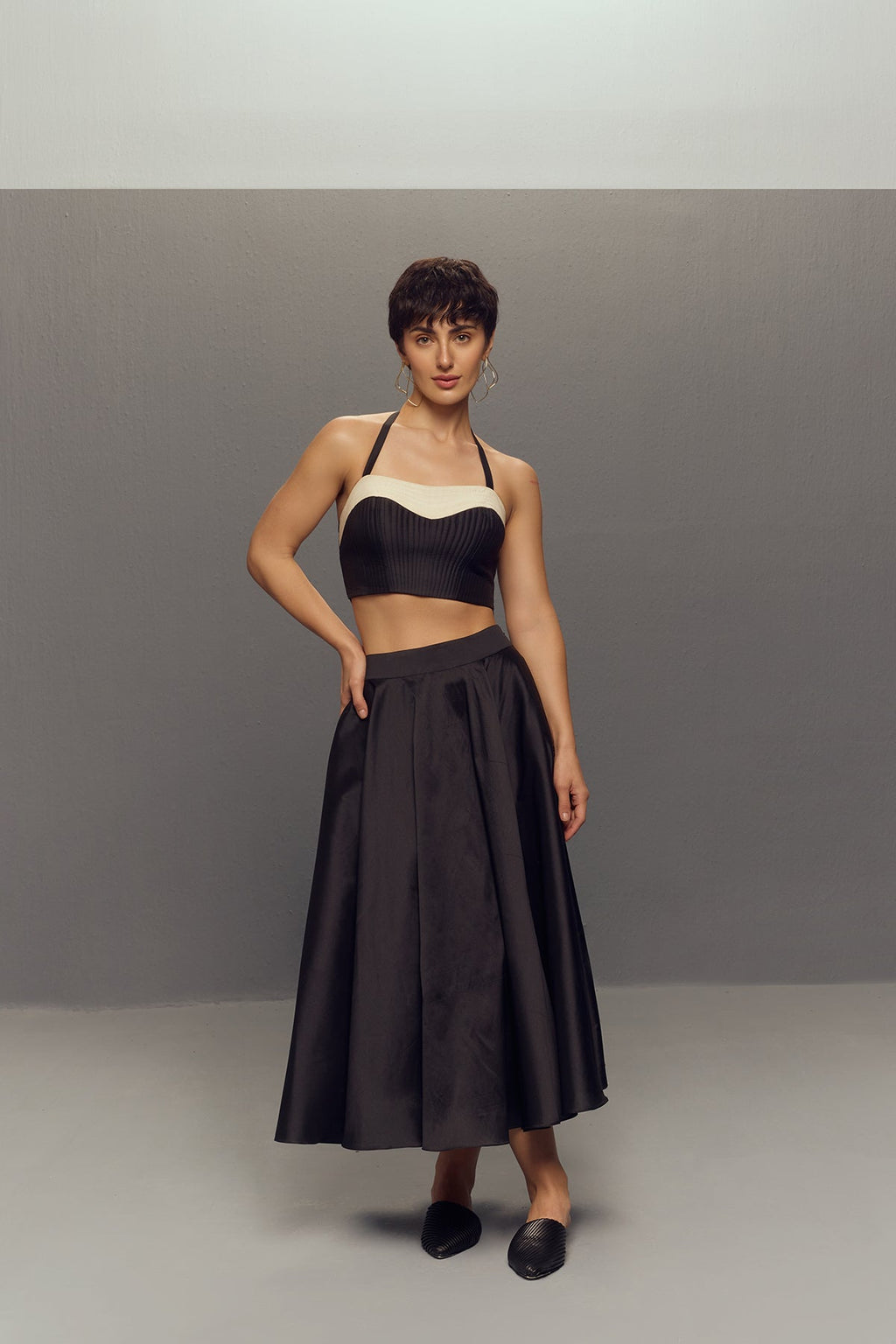 BLACK & WHITE BUSTIER