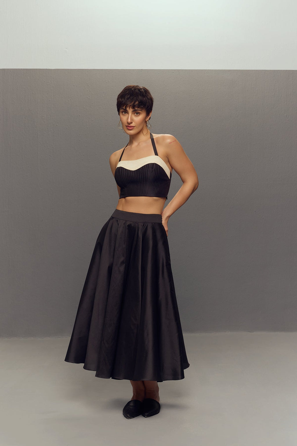 BLACK & WHITE BUSTIER