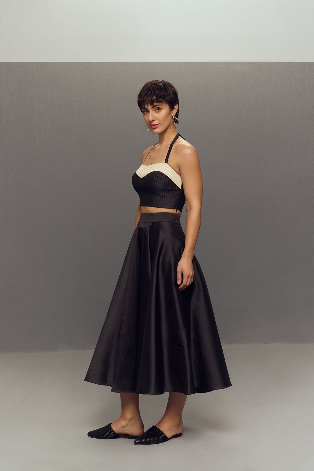 BLACK & WHITE BUSTIER