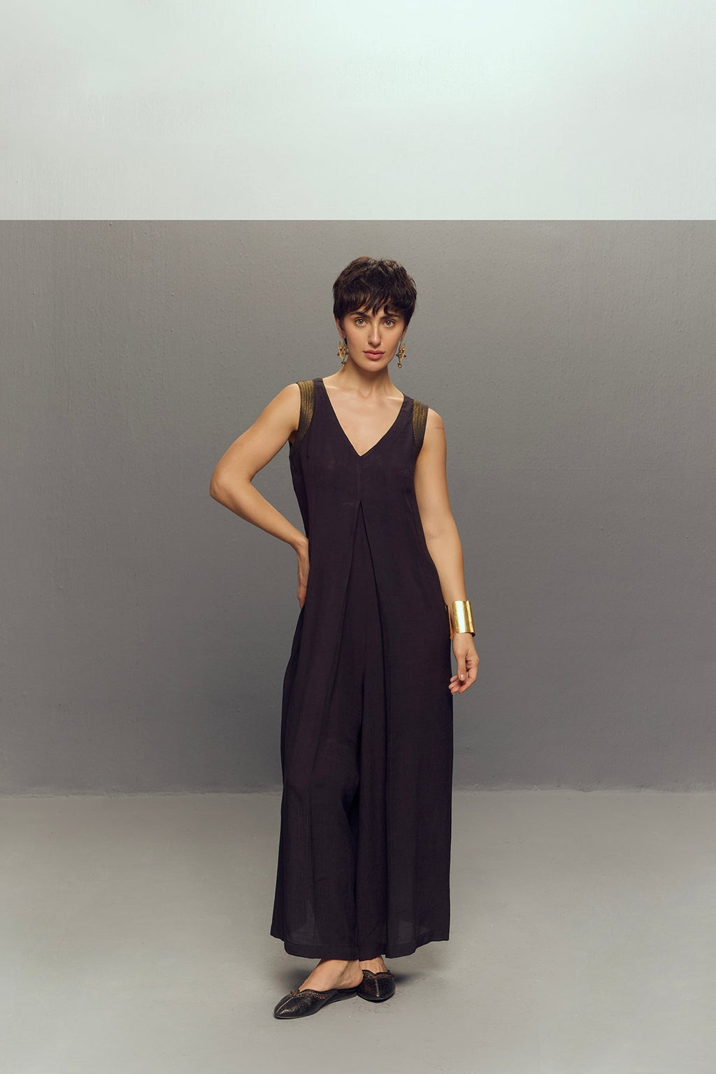 BLACK FLARE JUMPSUIT