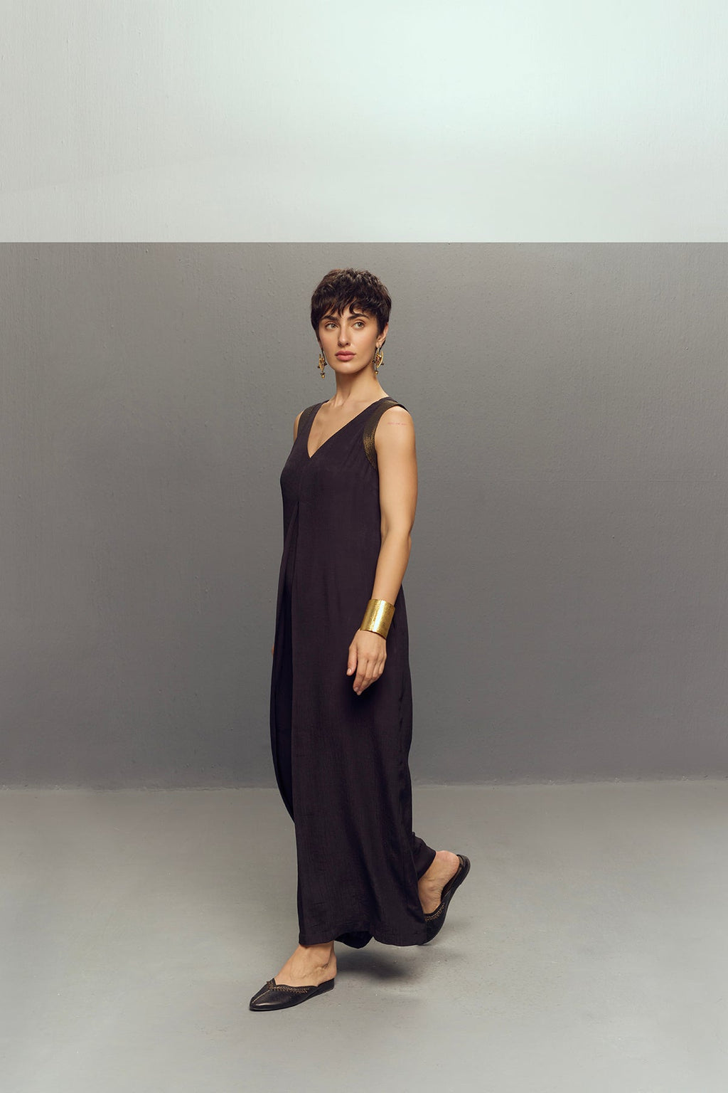 BLACK FLARE JUMPSUIT