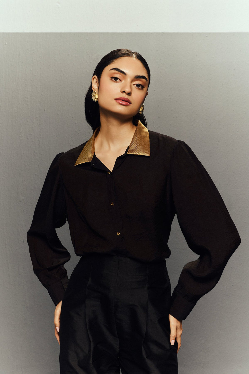 CLASSIC BLACK TOP WITH GOLD COLLAR & PANTS