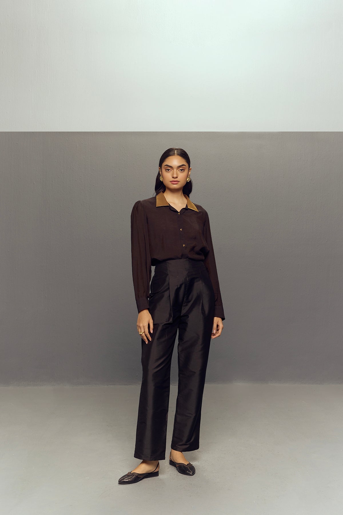 CLASSIC BLACK TOP WITH GOLD COLLAR & PANTS